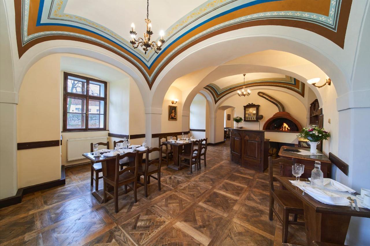 Penzion Zamek Lesany Netvorice Exterior photo